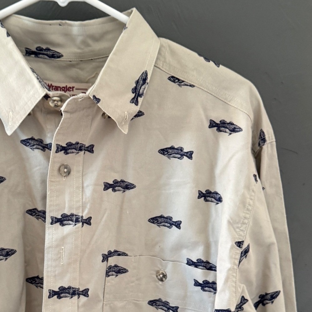 Wrangler Rugged Wear Mens Large Fish Print Button Down Shirt Tan Fishing Outdoor